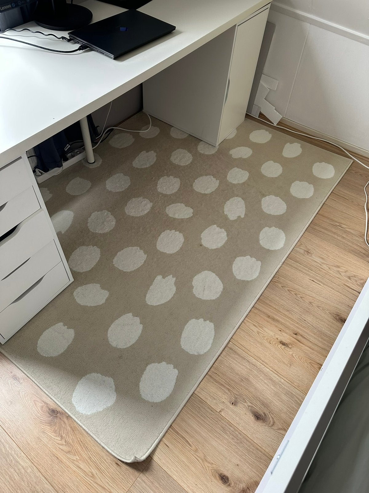 IKEA beige&white carpet, Ophalen, Zo goed als nieuw