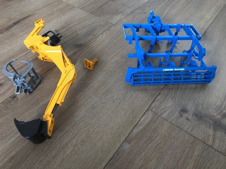 Bruder accessoires: ploeg en graafarm, Ophalen, Gebruikt, Jongen of Meisje
