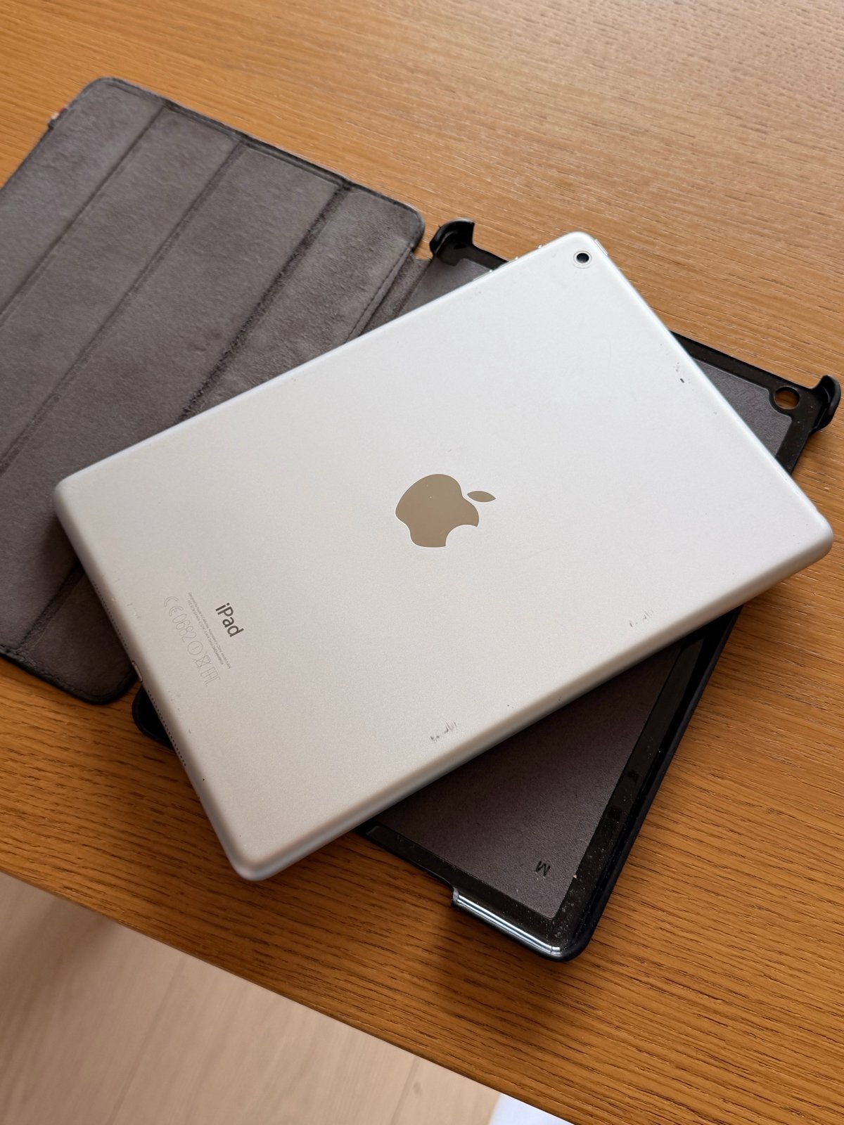 Apple iPad Air (1e generatie) 16GB Wi-Fi Zilver, 10 inch, Gebruikt, Apple iPad Air, Ophalen of Verzenden