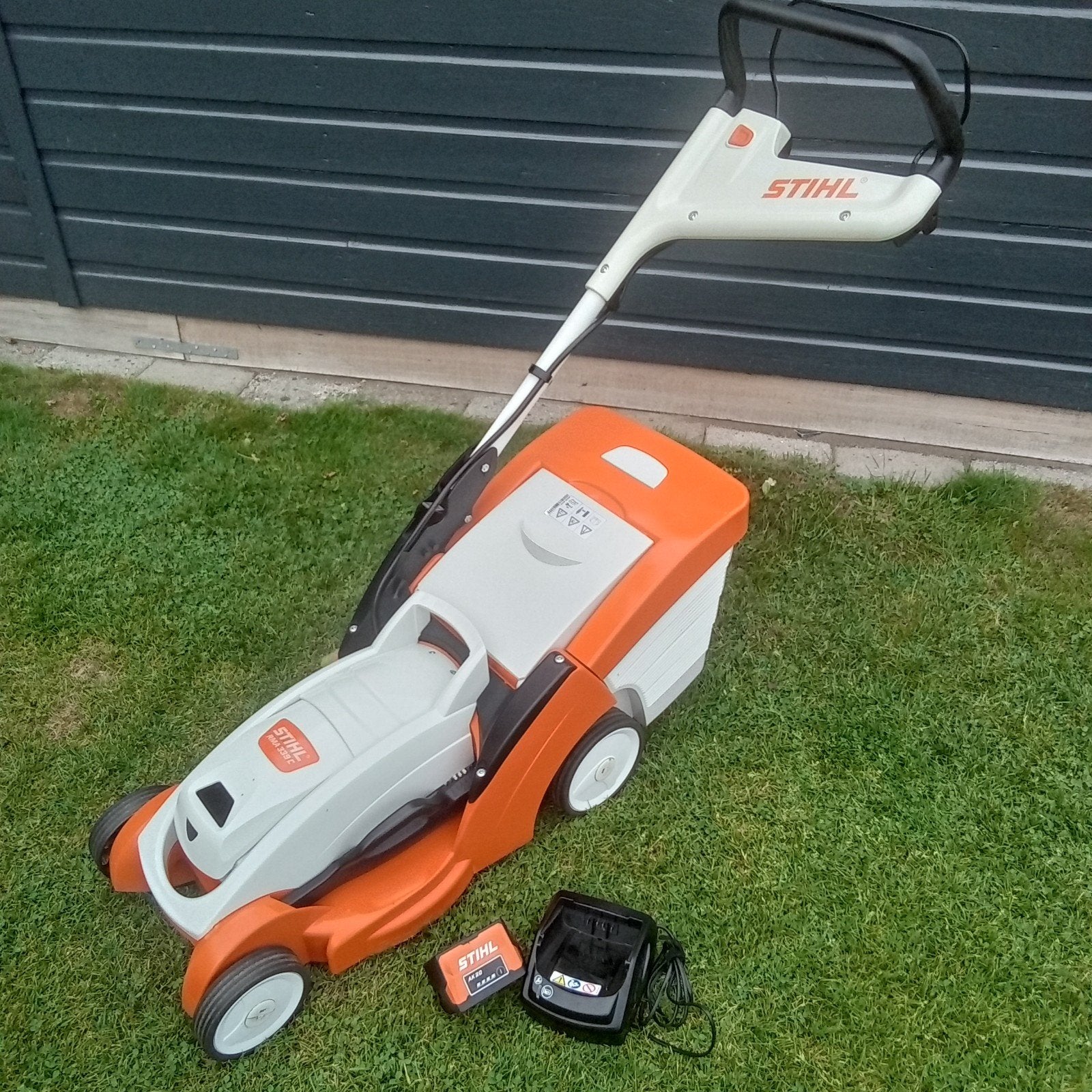 STIHL RMA 339 C ACCU GRASMAAIER, Ophalen, Cirkelmaaier, Stihl, Gebruikt