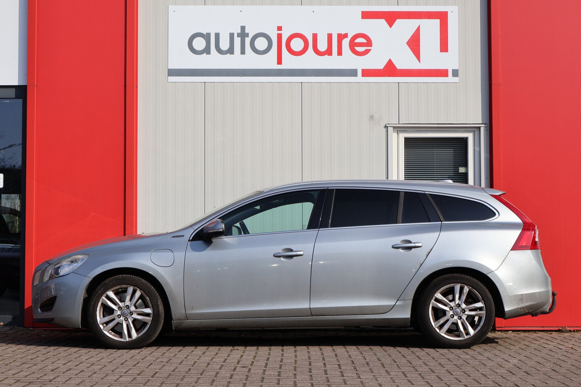 Volvo V60 2.4 D6 AWD Plug-In Hybrid Pure Limited | Export |, Automaat, Euro 5, Zwart, 1848 kg