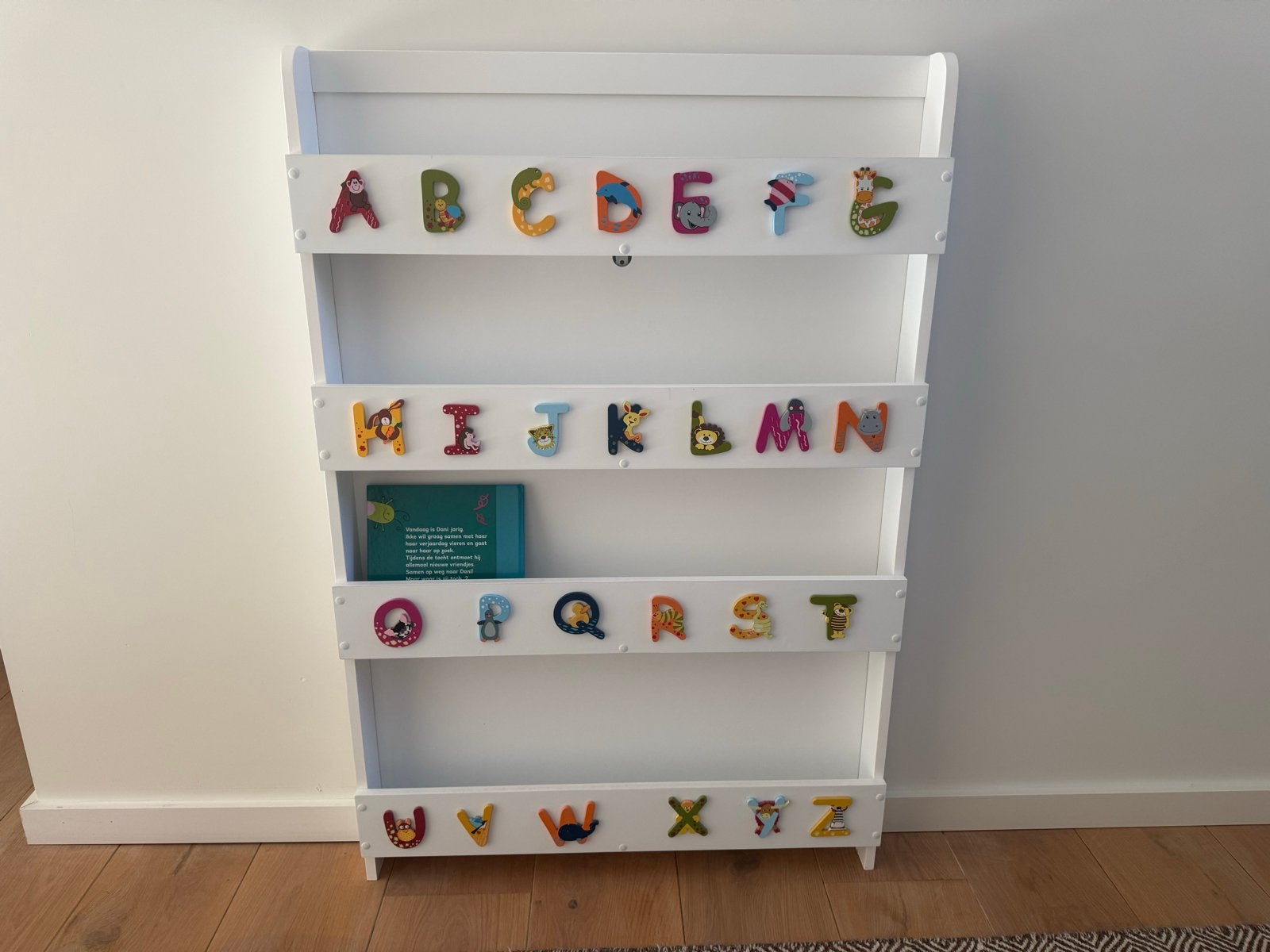 Witte kinderboekenrek met 4 planken