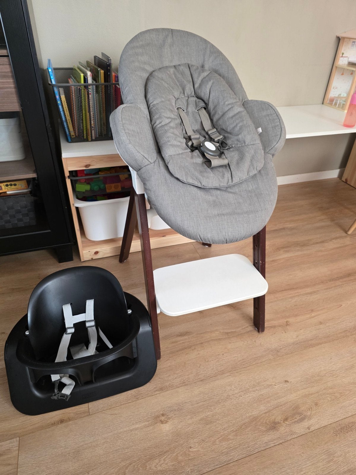 Stokke Steps kinderstoel met newborn set en extra hoes, Ophalen, Gebruikt, Meegroeistoel, Gordel(s)