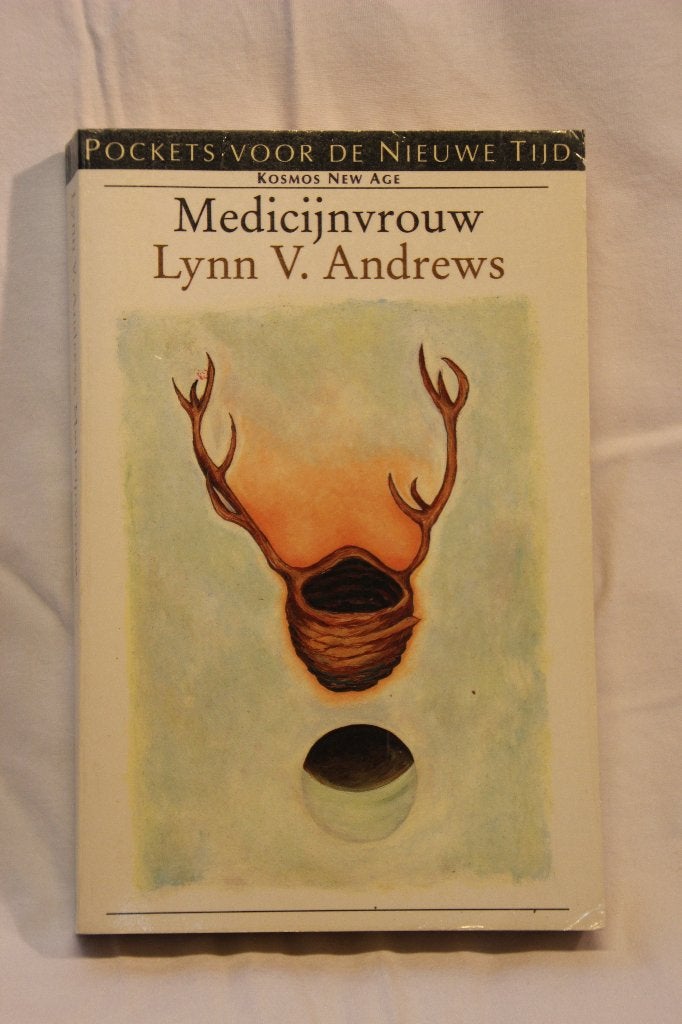 Lynn Andrews - Medicijnvrouw, Boeken, Gelezen, Ophalen of Verzenden, Lynn V. Andrews, Spiritualiteit algemeen