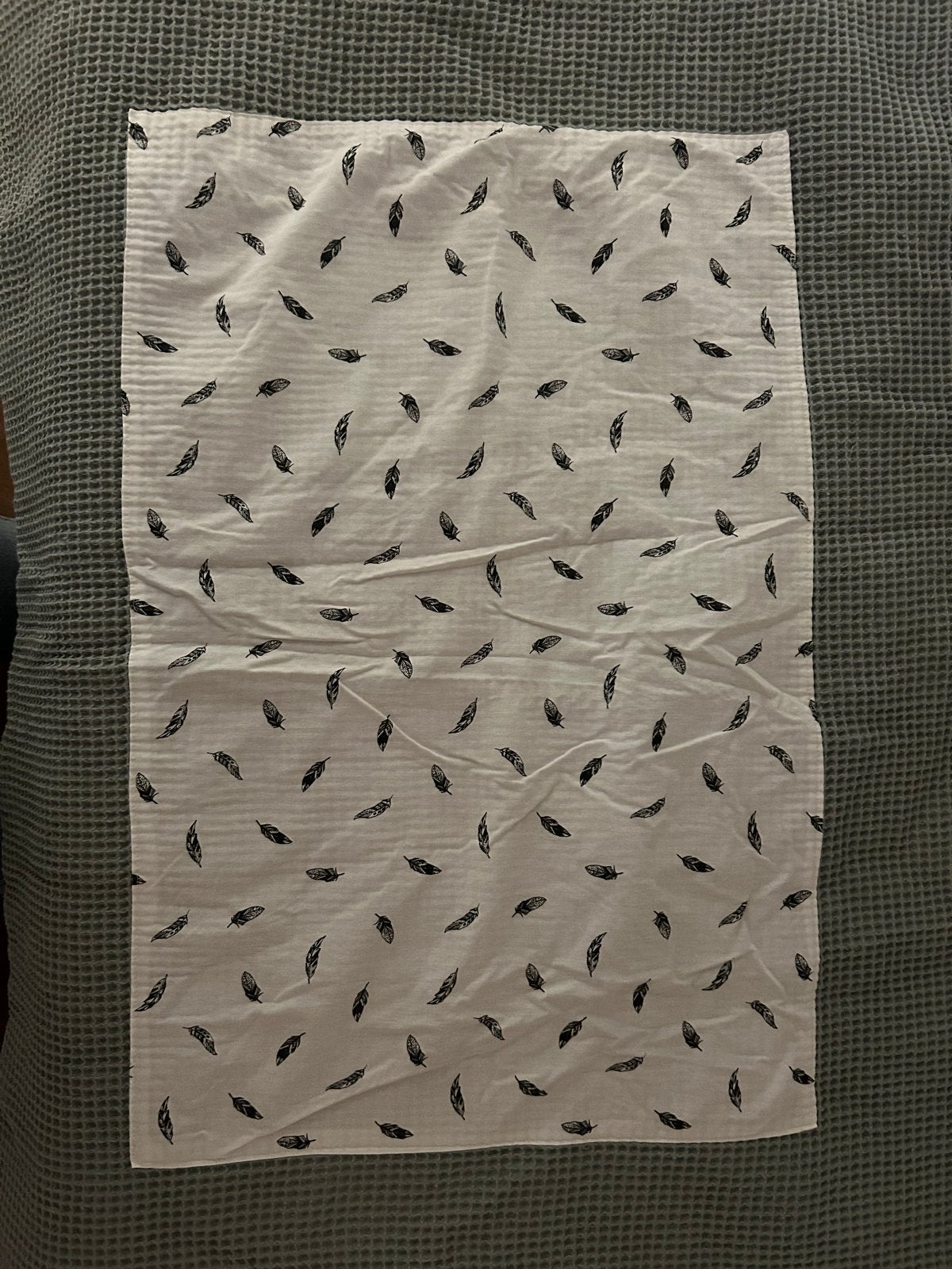 Boxkleed groen/wit veren print. - rand wafelstof, Ophalen, Hydrofiele doek, Zo goed als nieuw, Ademend