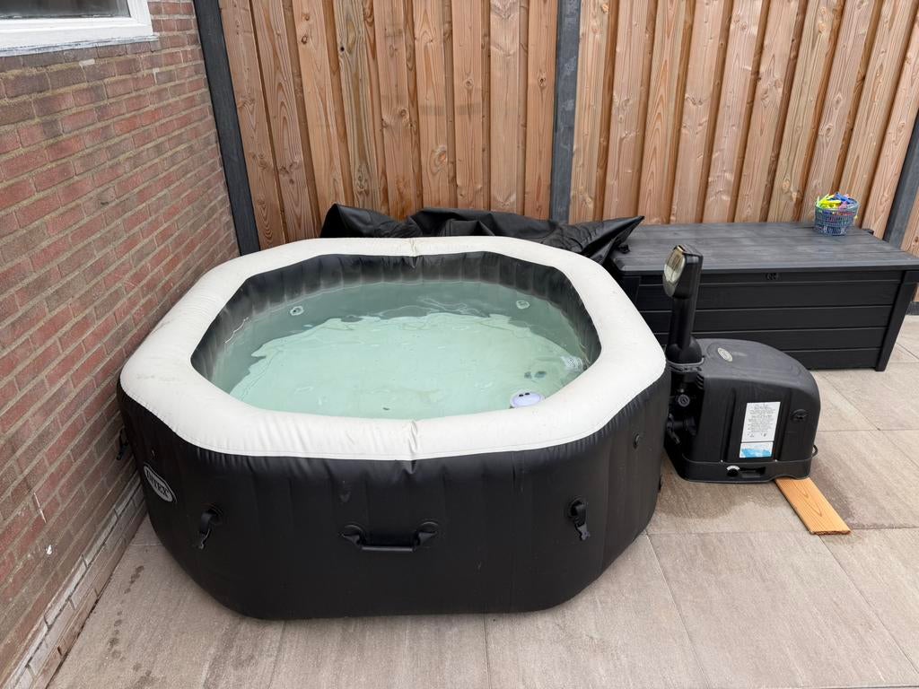4 persoons jacuzzi Intex, Tuin en Terras, Bubbelbaden en Hottubs, Ophalen, Gebruikt, Opblaasbaar