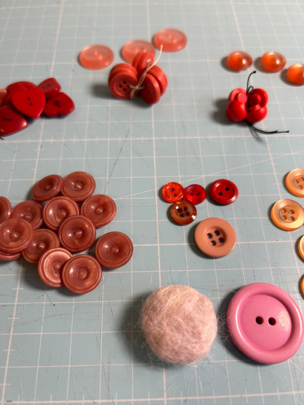 Verzameling roze en rode knopen, Ophalen of Verzenden, Zo goed als nieuw, Knoop of Knopen