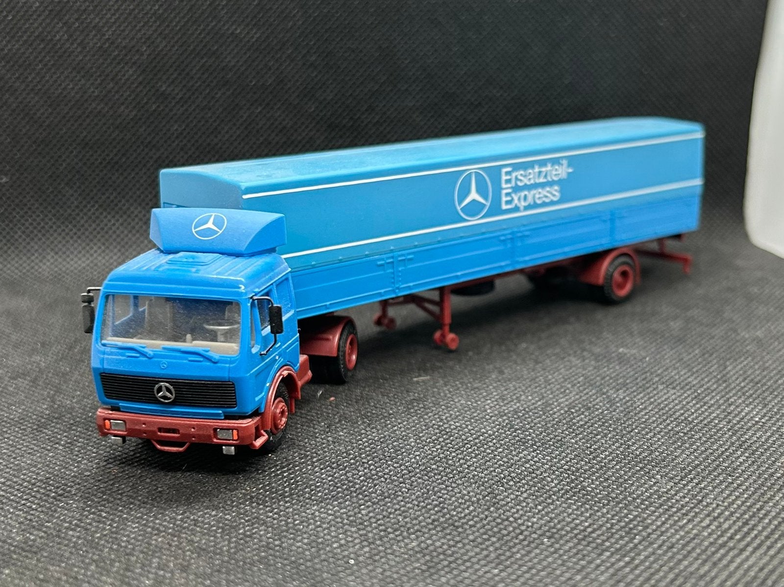 Herpa Mercedes Ersatzteil Express 1:87, Verzenden, Zo goed als nieuw, Bus of Vrachtwagen, Herpa