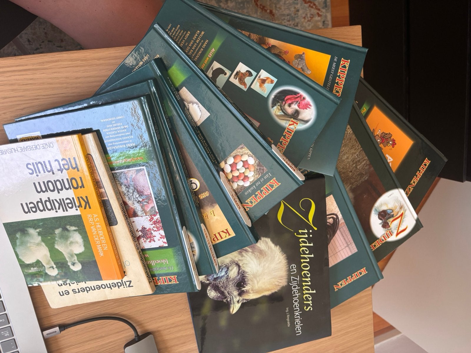 Te koop: boeken over zijdehoenders / kippen / ziektes, Ophalen, Zo goed als nieuw, Drinken en Voederen