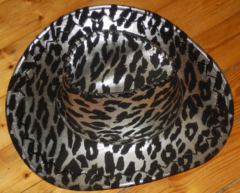 Zwart / zilveren Cowboy hoed carnavalshoed ( 59 cm ), Hobby en Vrije tijd, Ophalen of Verzenden, Nieuw, Overige