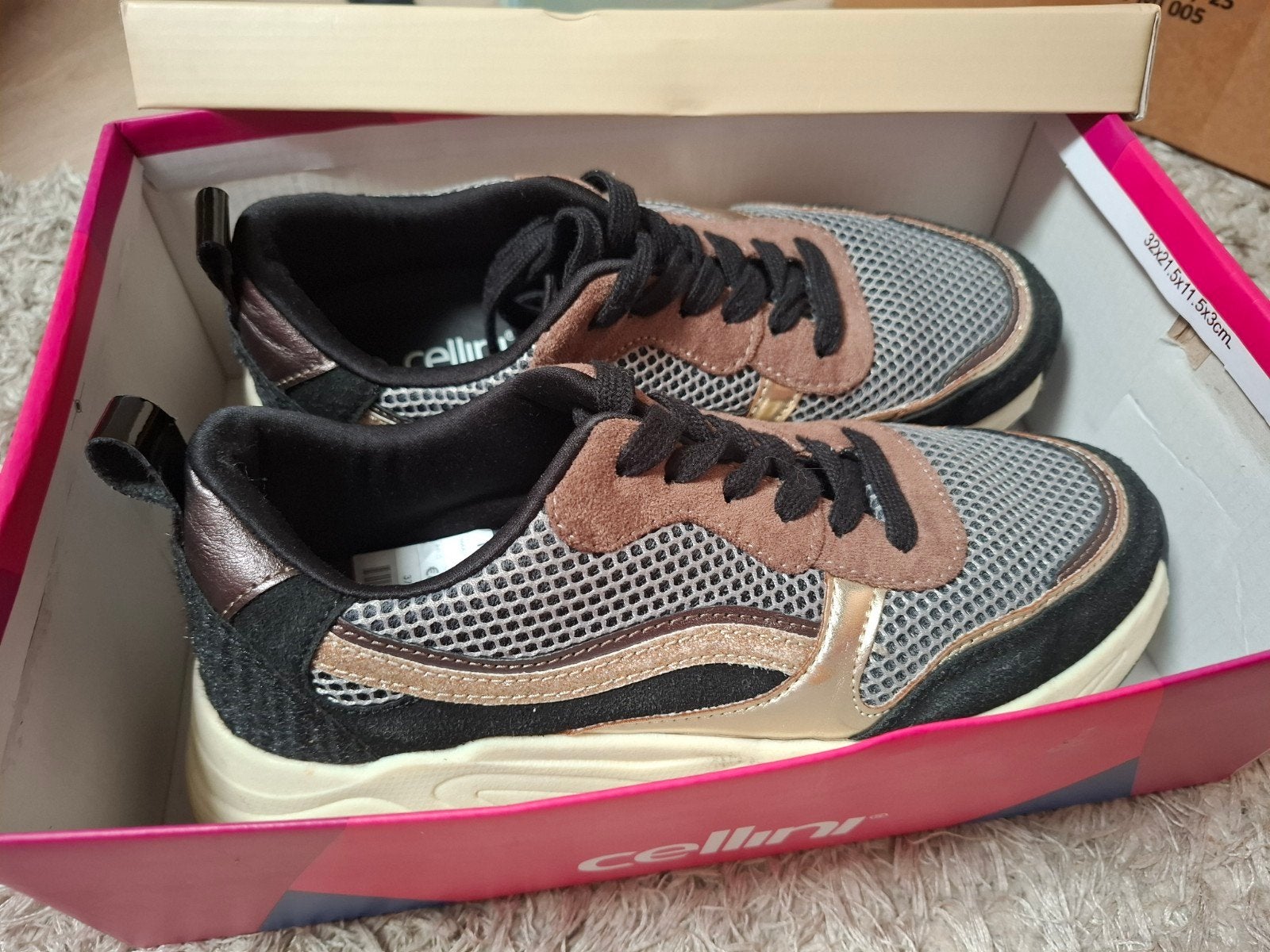 Cellini sneakers maat 39, z.g.a.n. met uitneembaar voetbed, Ophalen of Verzenden