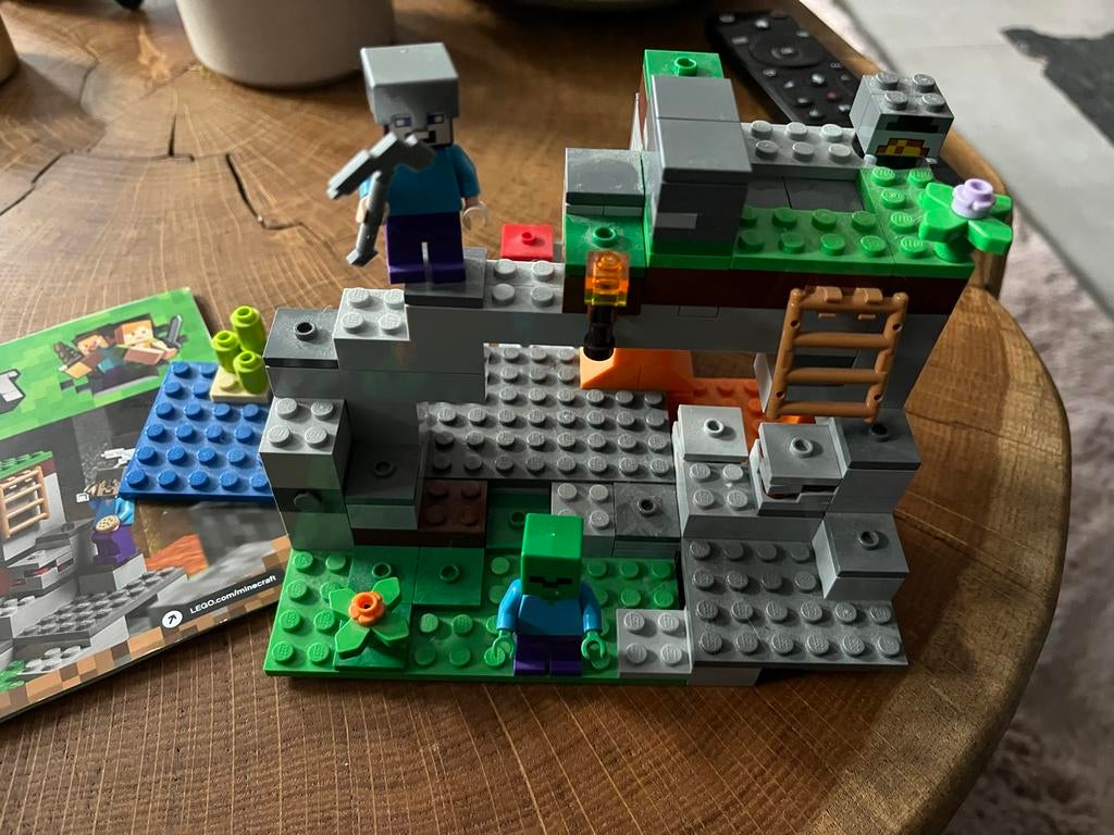 LEGO Minecraft 21141 - De Zombie Grot, Ophalen of Verzenden, Zo goed als nieuw, Complete set, Lego