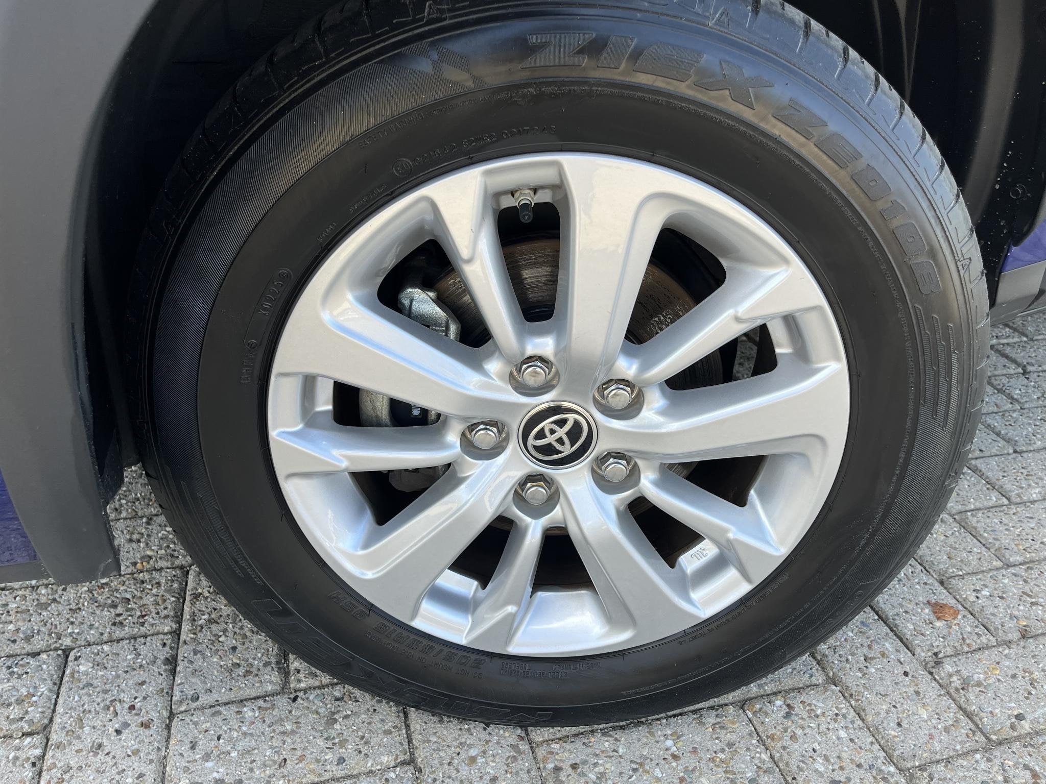 Toyota Yaris Cross 1.5 Hybrid 115 Active l nette auto l wein, Stof, Gebruikt, 1165 kg, Blauw