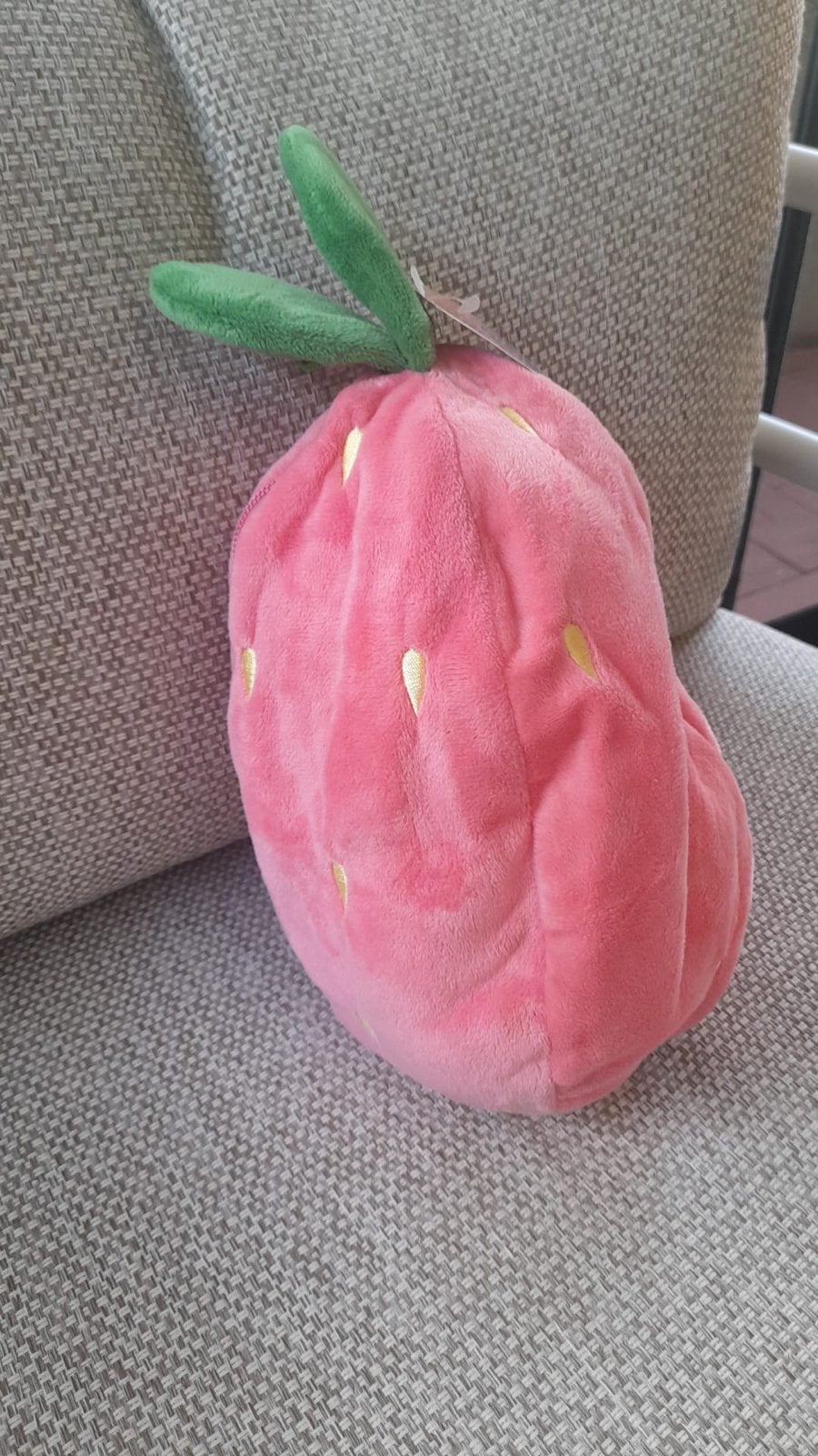 Schattig Konijn Knuffel in Aardbei Kostuum 28cm, Overige merken, Overige karakters, Ophalen of Verzenden, Met label