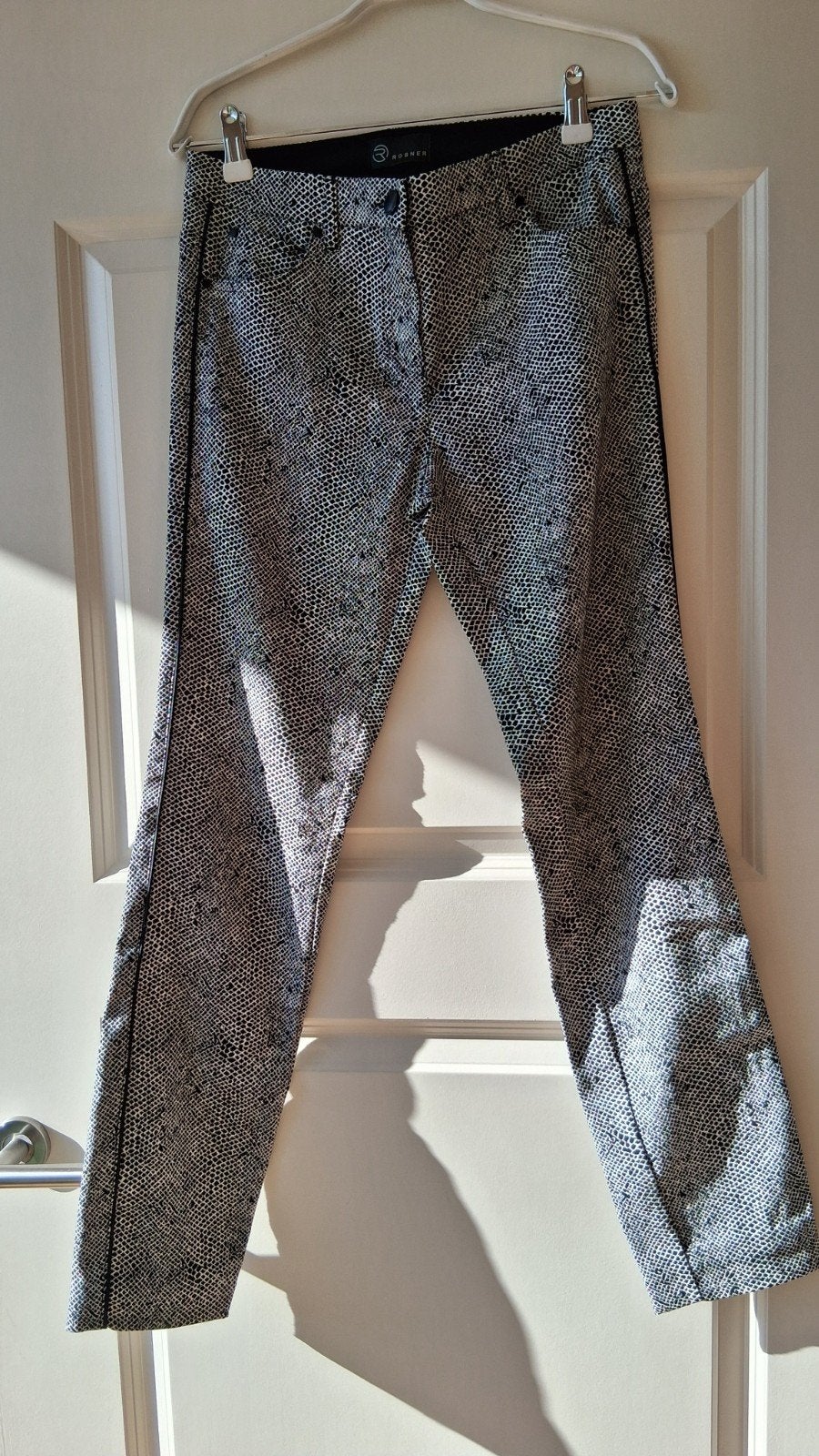 Rosner zwart/witte broek met biesje - Maat 36, Zwart, Ophalen of Verzenden, Zo goed als nieuw, Maat 36 (S)