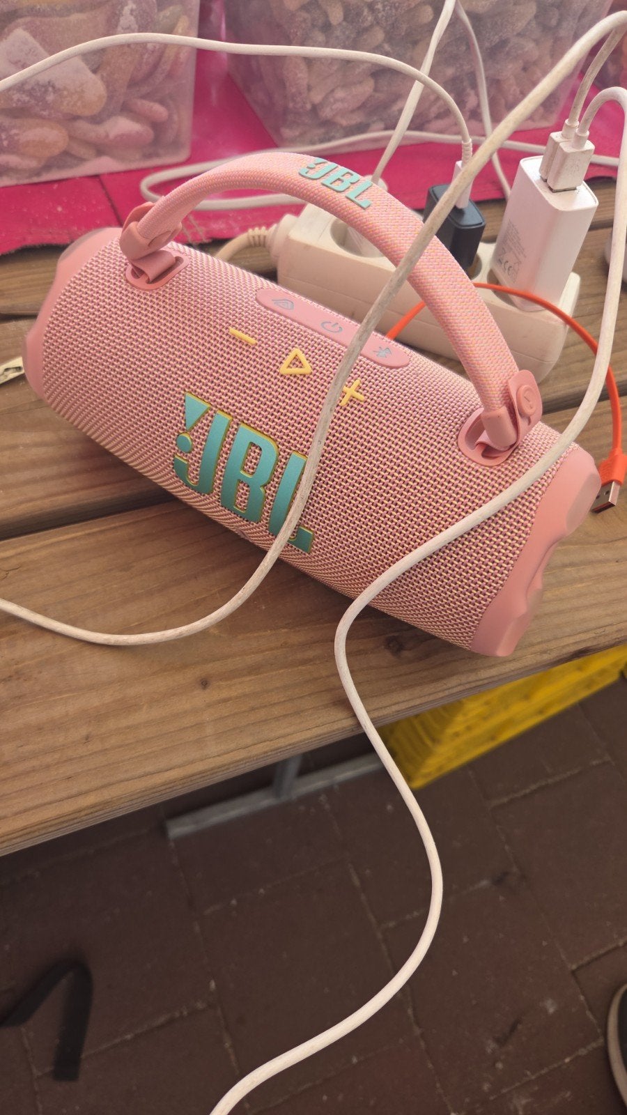 Roze JBL speaker in nette staat inclusief oplader, Verzenden, Zo goed als nieuw, Draagbare speaker, Inclusief oplader