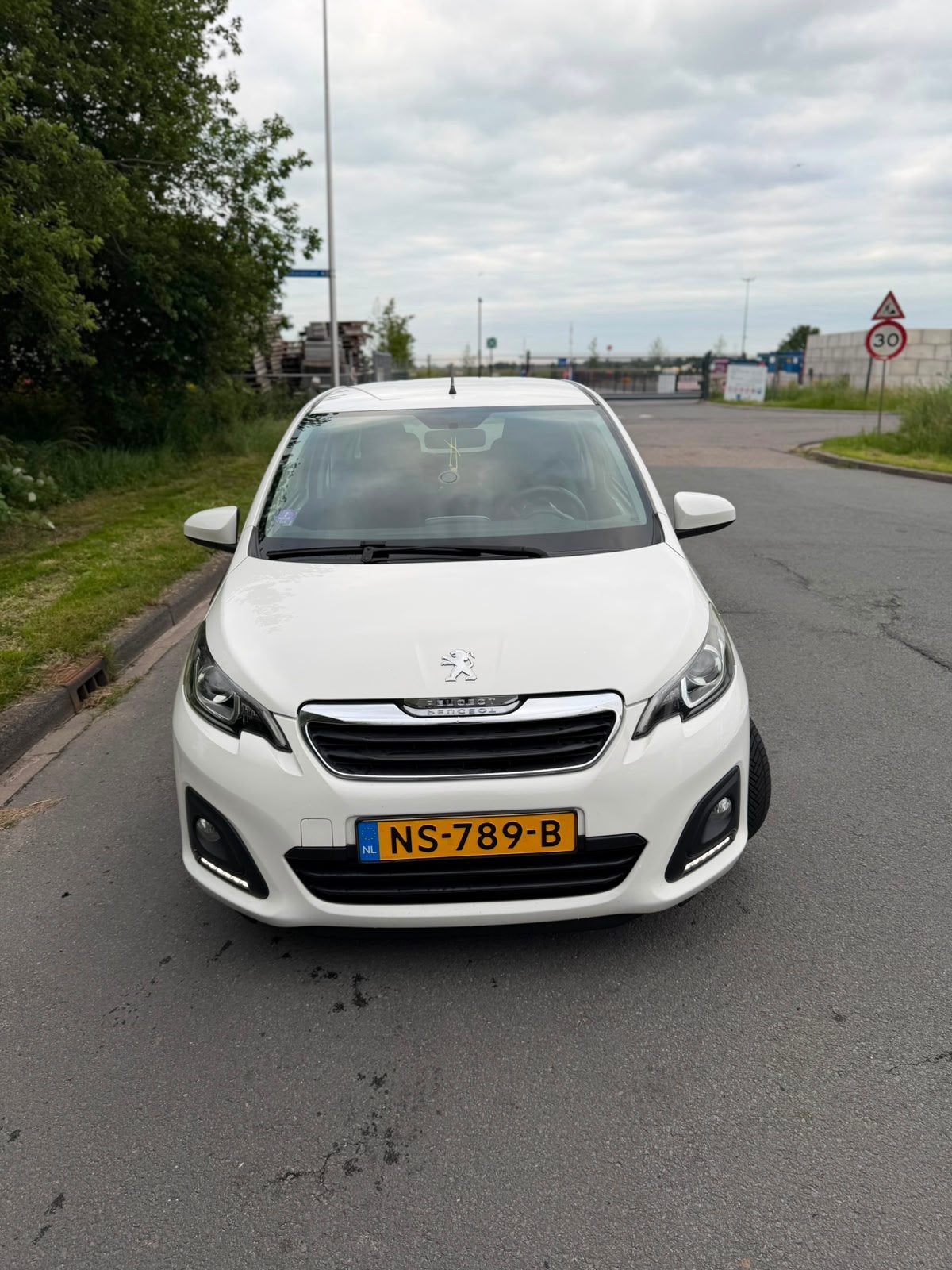 Peugeot 108 1.0 12V E-vti 68PK 3DR 2017 Wit, Auto's, Voorwielaandrijving, 4 stoelen, Wit, Origineel Nederlands