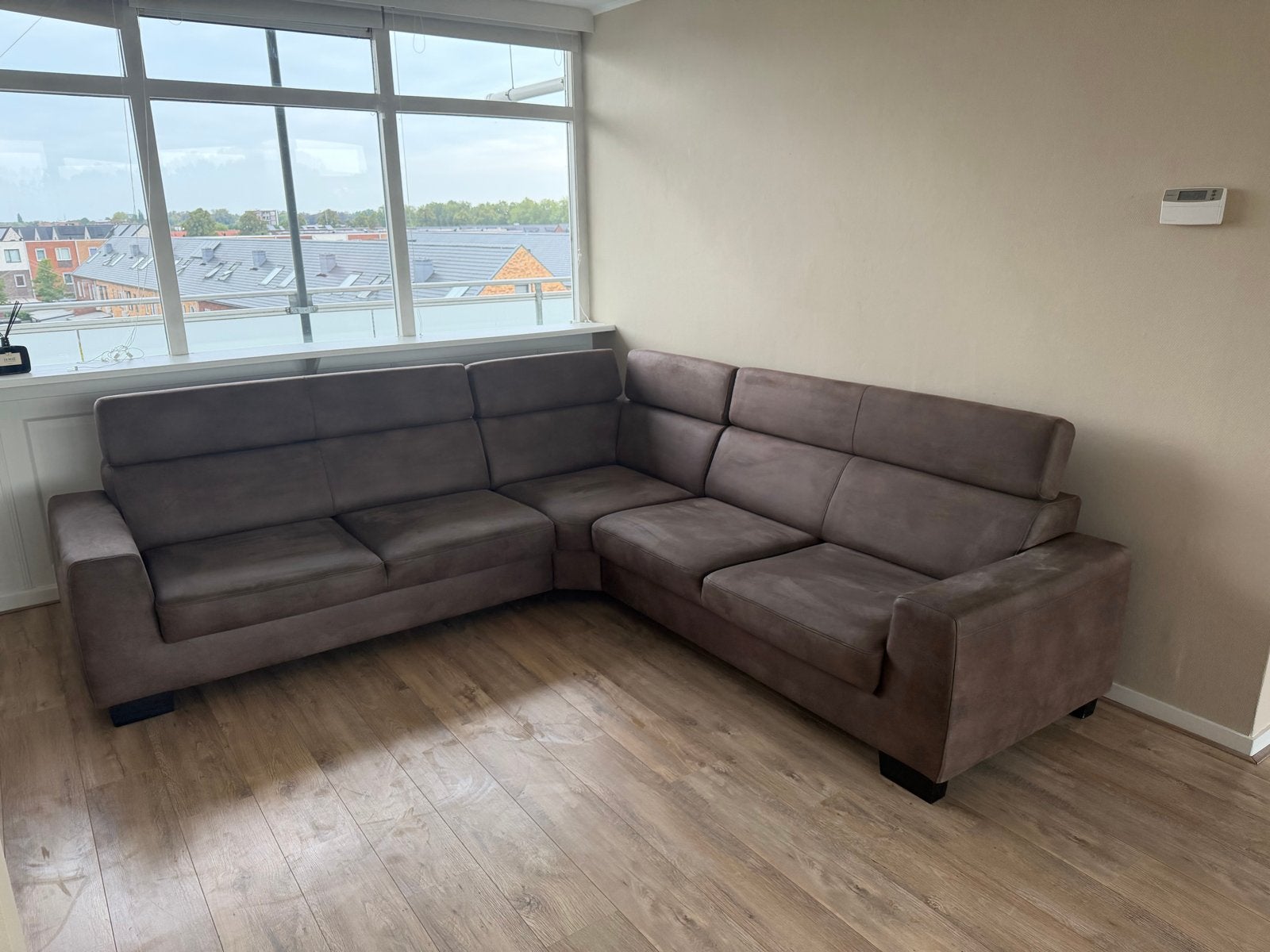 Comfortabele hoekbank met verstelbare hoofdsteunen, Huis en Inrichting, Ophalen, 250 tot 300 cm, Gebruikt, Hoekbank