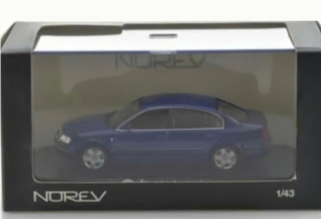 SKODA SUPERB 2004 BLAUW Rschaal 1:43 NOREV ref. 840612, Hobby en Vrije tijd, Modelauto's | 1:43, Ophalen of Verzenden, Nieuw, Auto