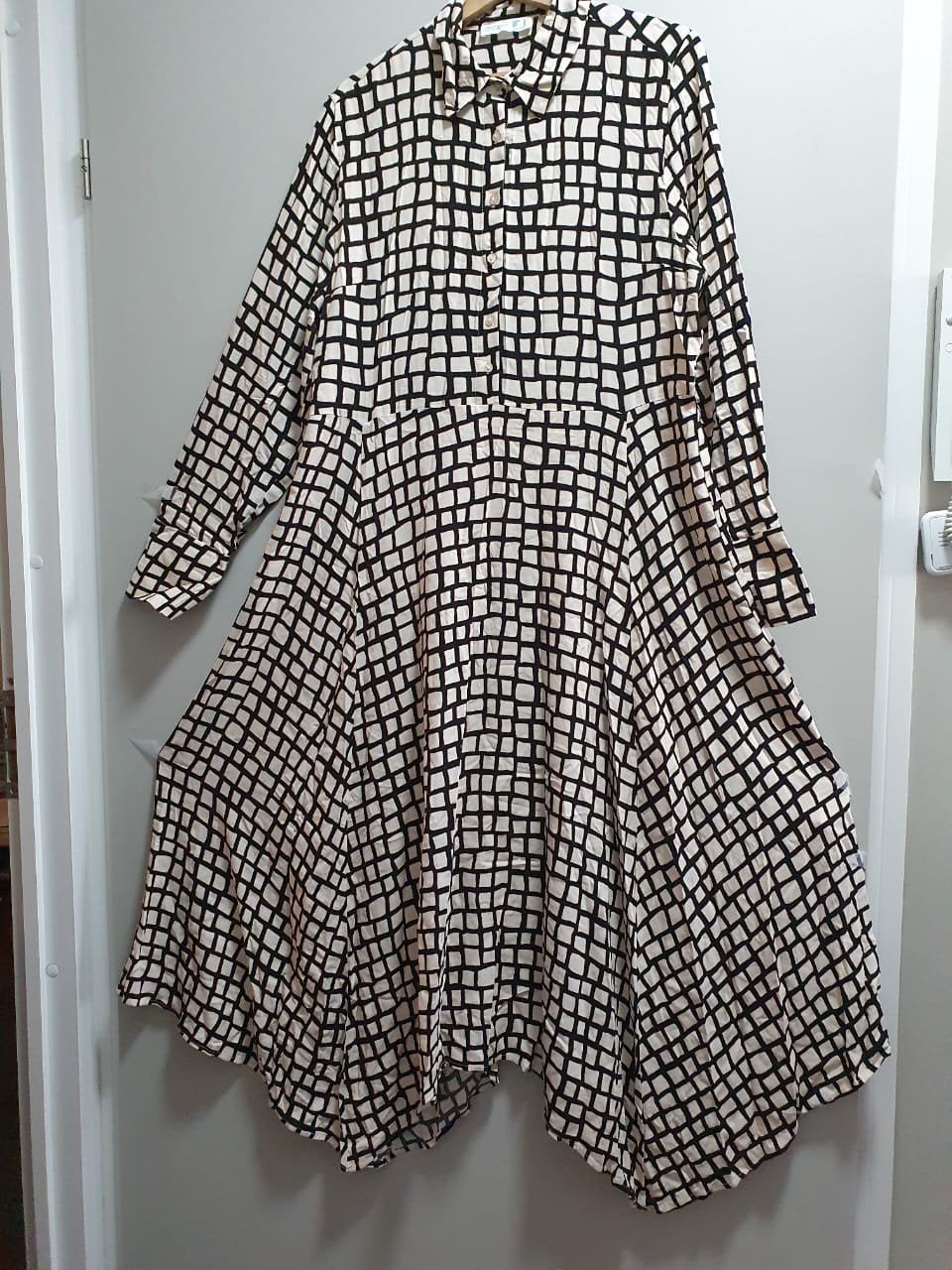 Primark Zwart-wit geruite jurk, maat 42/44 (L), Primark, Zwart, Maat 42/44 (L), Ophalen of Verzenden