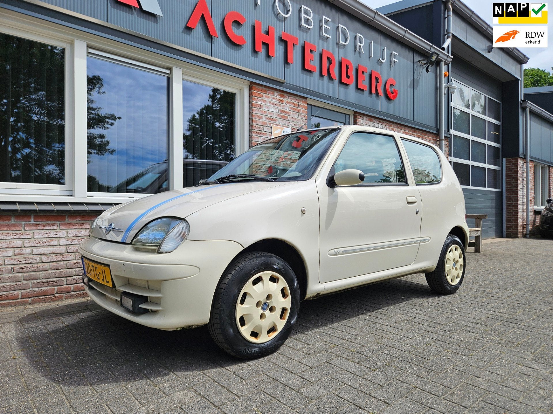 Fiat 600 1.1 Young Stuurbekrachtiging! NAP! Dealer Onderhoud, Auto's, Fiat, Voorwielaandrijving, Origineel Nederlands, Handgeschakeld