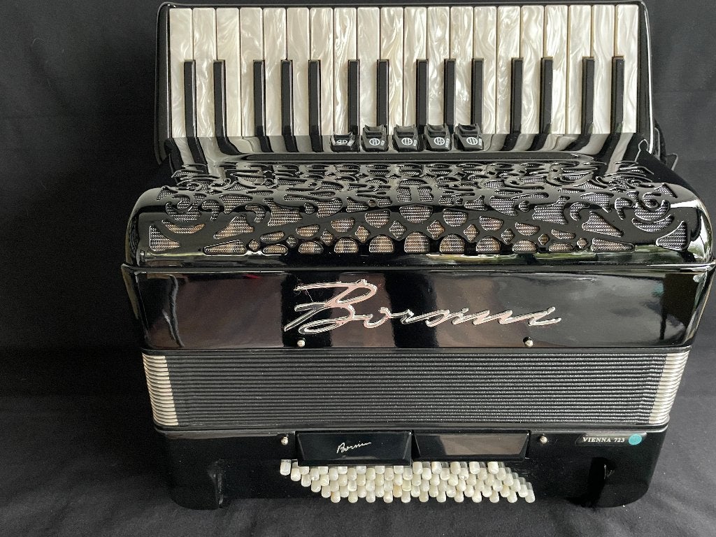 Z.g.a.n.italiaanse  Borsini Vienna 723 accordeon . 72 bas ., Overige merken, 72-bas, Met koffer, Ophalen of Verzenden