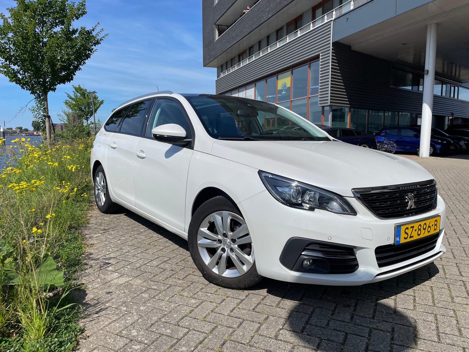 Zeer nette Peugeot 308 1.2 E-thp 81KW/110PK SW 2018 Wit, Auto's, Voorwielaandrijving, Zwart, 1199 cc, 1165 kg