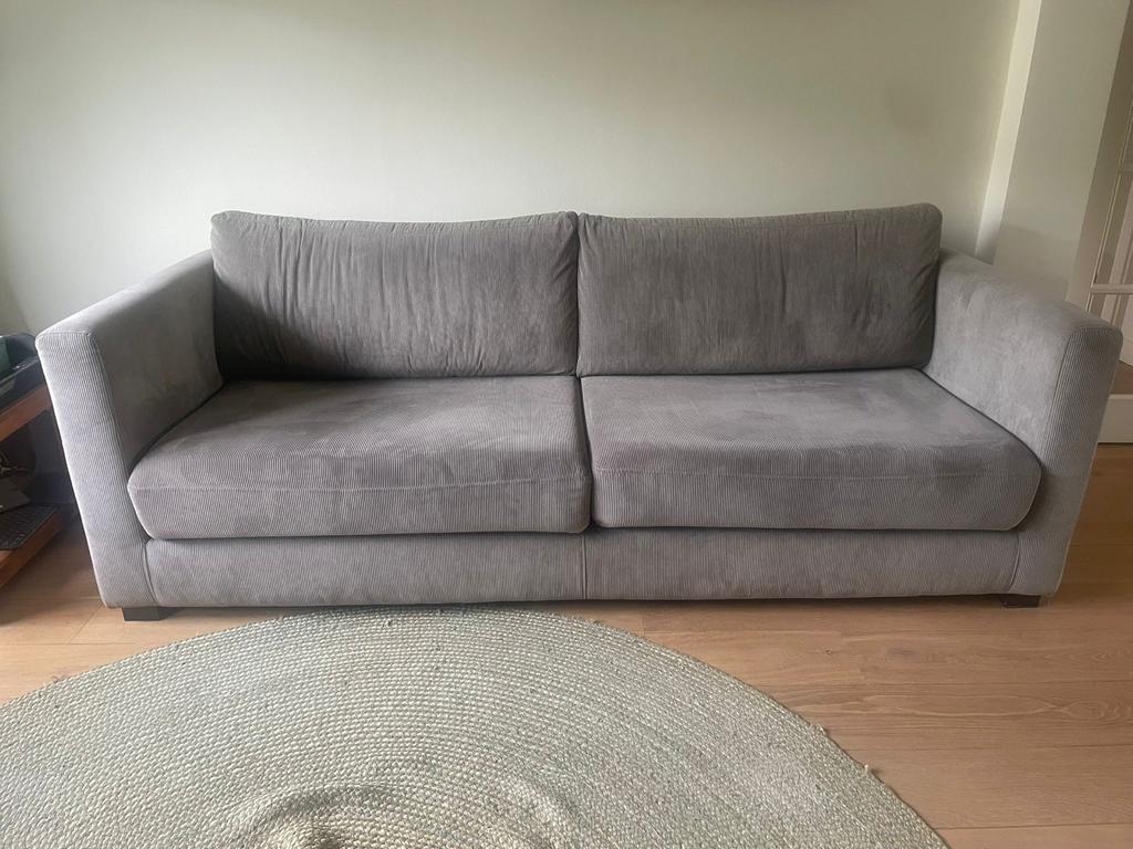 Comfortabele grijze ribstof bank, Huis en Inrichting, Ophalen, Driepersoons, 75 tot 100 cm, Zo goed als nieuw