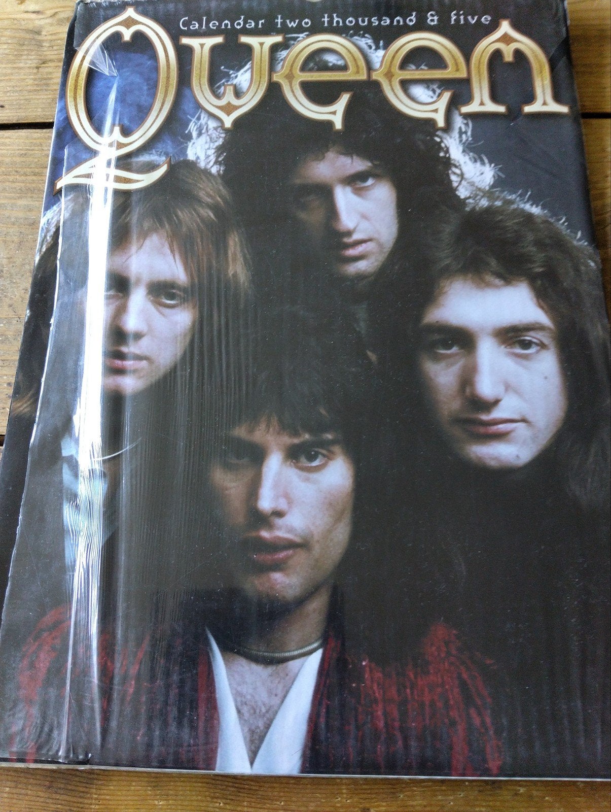 Queen kalender 2005. Nieuw in seal. ZeldzaaM, Ophalen of Verzenden, Maandkalender, Nieuw