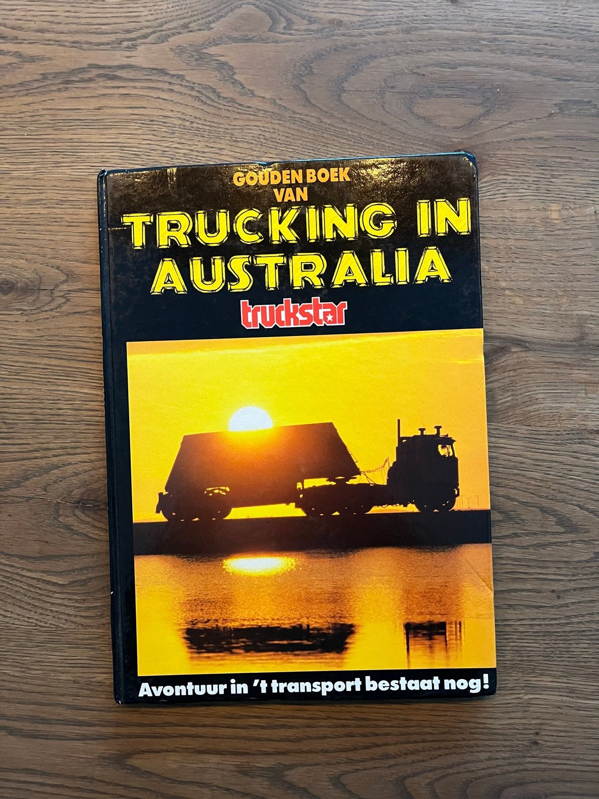 Gouden Boek Trucking in Australia, Ophalen of Verzenden, Gelezen, Vrachtwagen