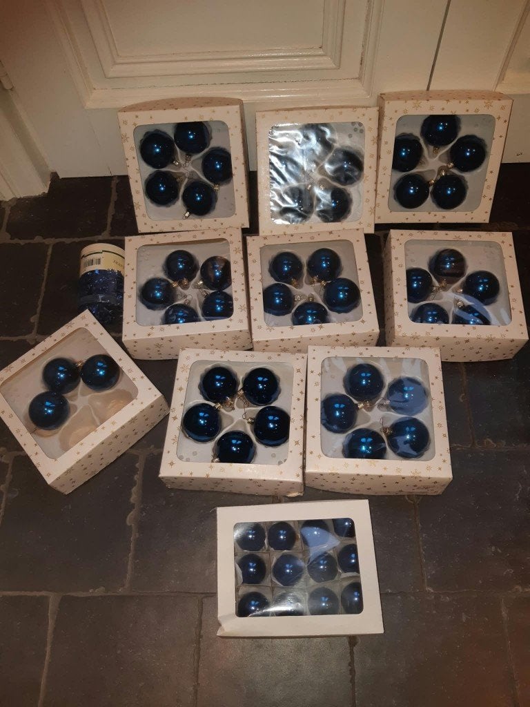 Blauwe kerstballen (55) en Guirlande, Diversen, Ophalen