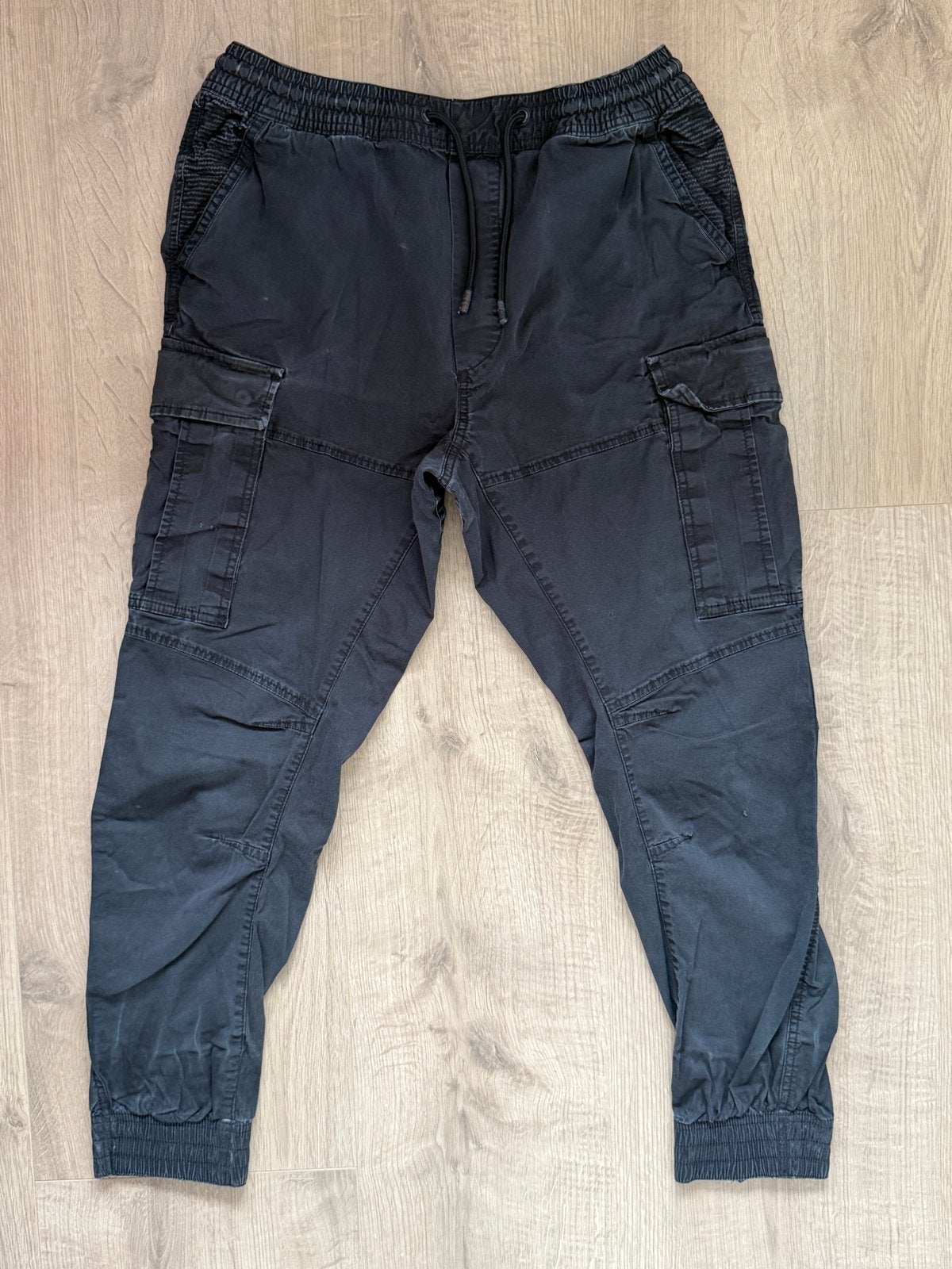 H&M Cargo Jogger Broek Zwart Maat M, Ophalen of Verzenden, Zo goed als nieuw, Maat 48/50 (M), Grijs