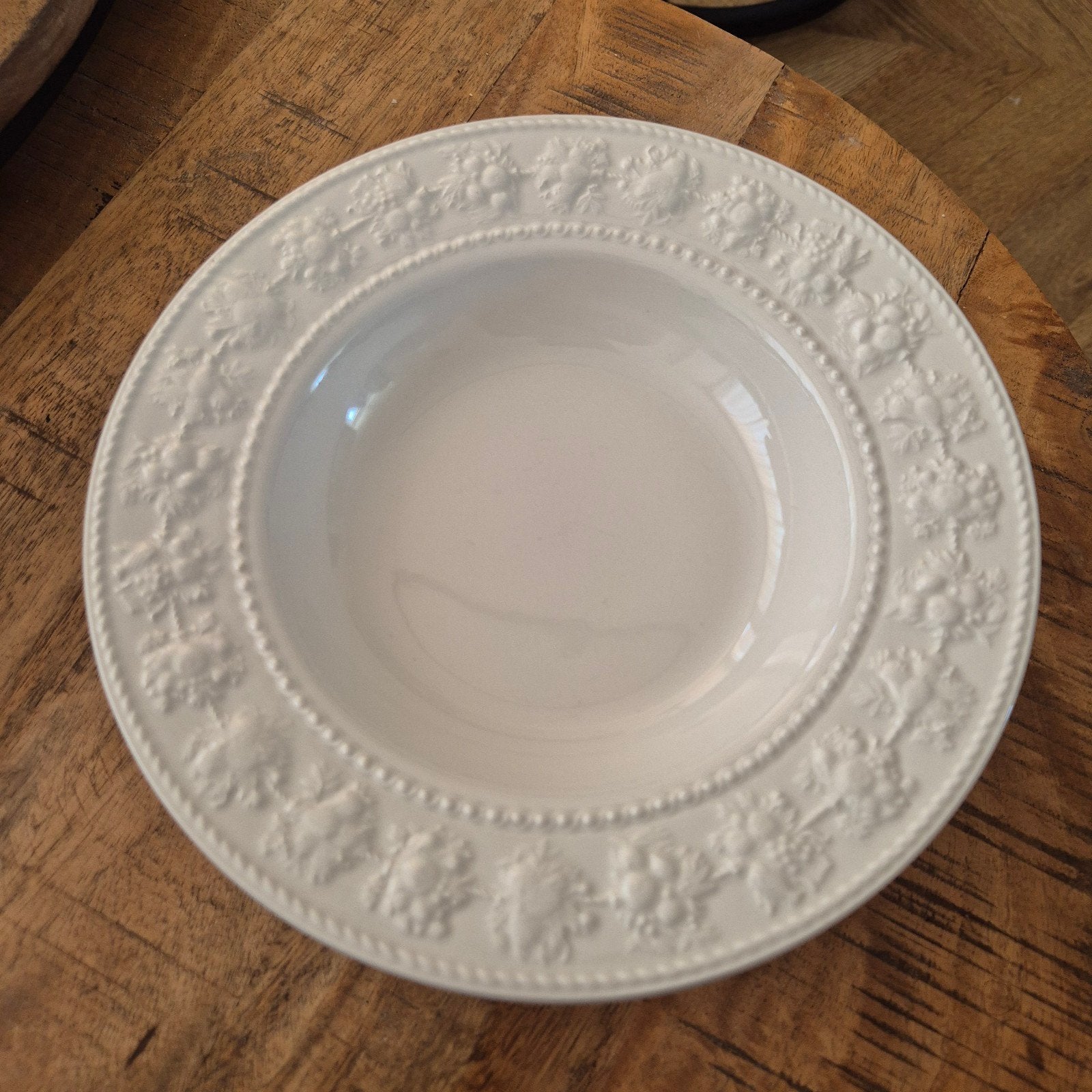 7x Wedgwood Home Festivity soepborden wit, ongebruikt, Klassiek, Ophalen of Verzenden, Zo goed als nieuw, Bord(en)