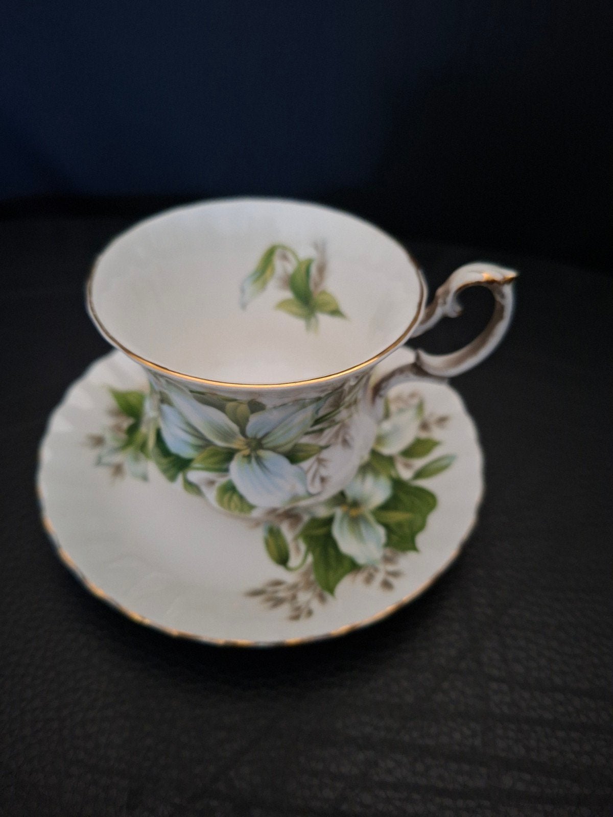 Royal Albert Trillium Kop en Schotel - Bone China, Antiek en Kunst, Ophalen of Verzenden