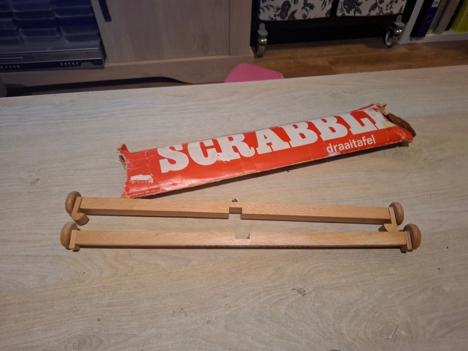 Vintage Scrabble Draaitafel - Houten Onderstel, Gebruikt, Onbekend, Ophalen of Verzenden, Drie of vier spelers