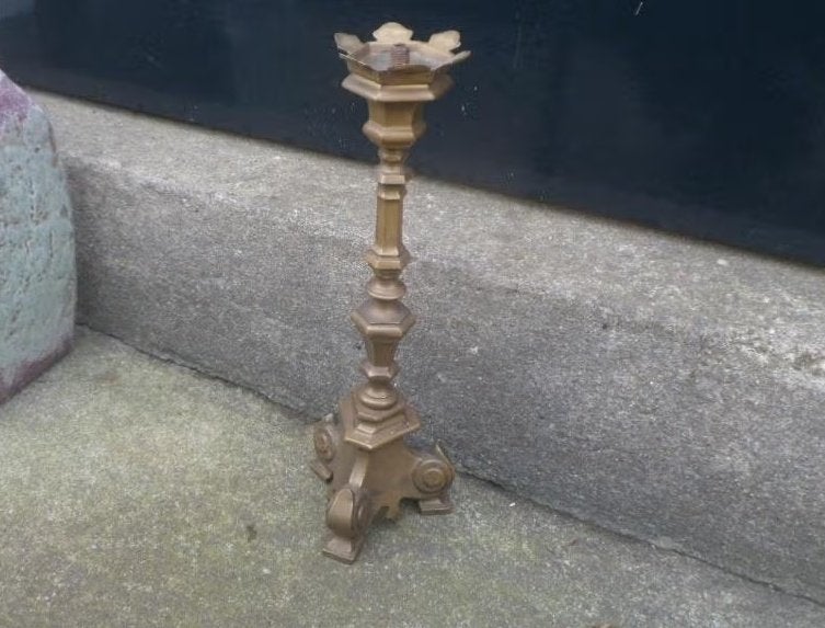 KERKKANDELAAR brons 30 cm. hoog TAFELKANDELAAR KANDELAAR, Ophalen of Verzenden, Koper of Brons