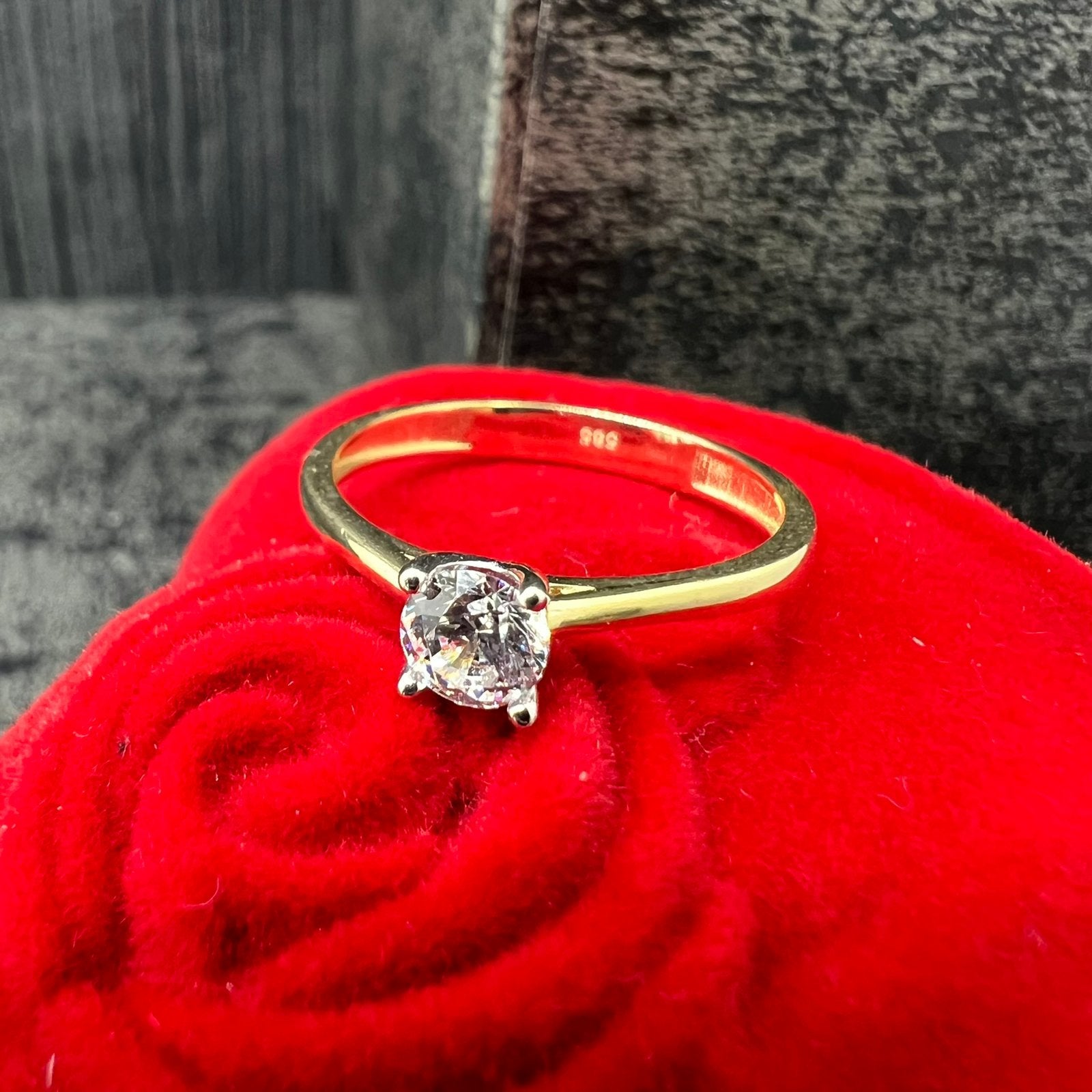 14 karaat gouden ring dames solitaire, Ophalen of Verzenden, Zo goed als nieuw, Goud, Dame
