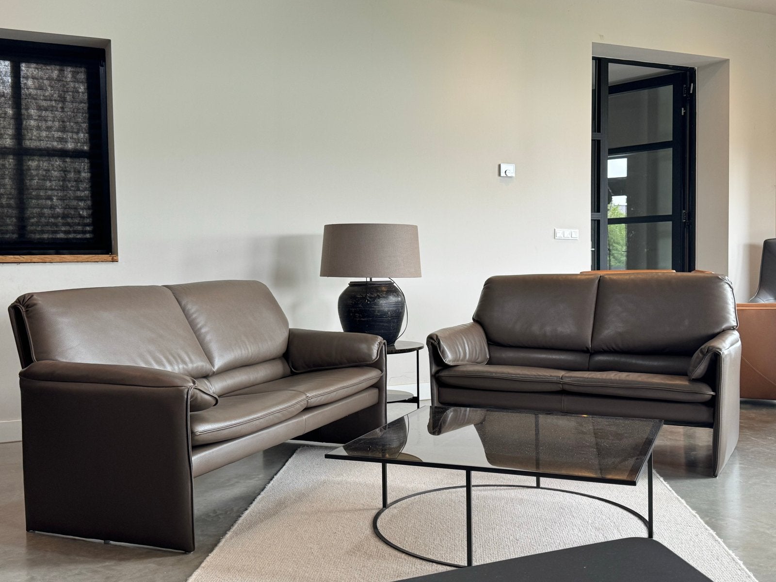 Als Nieuw Leolux Bora Bèta  set in taupe leer
