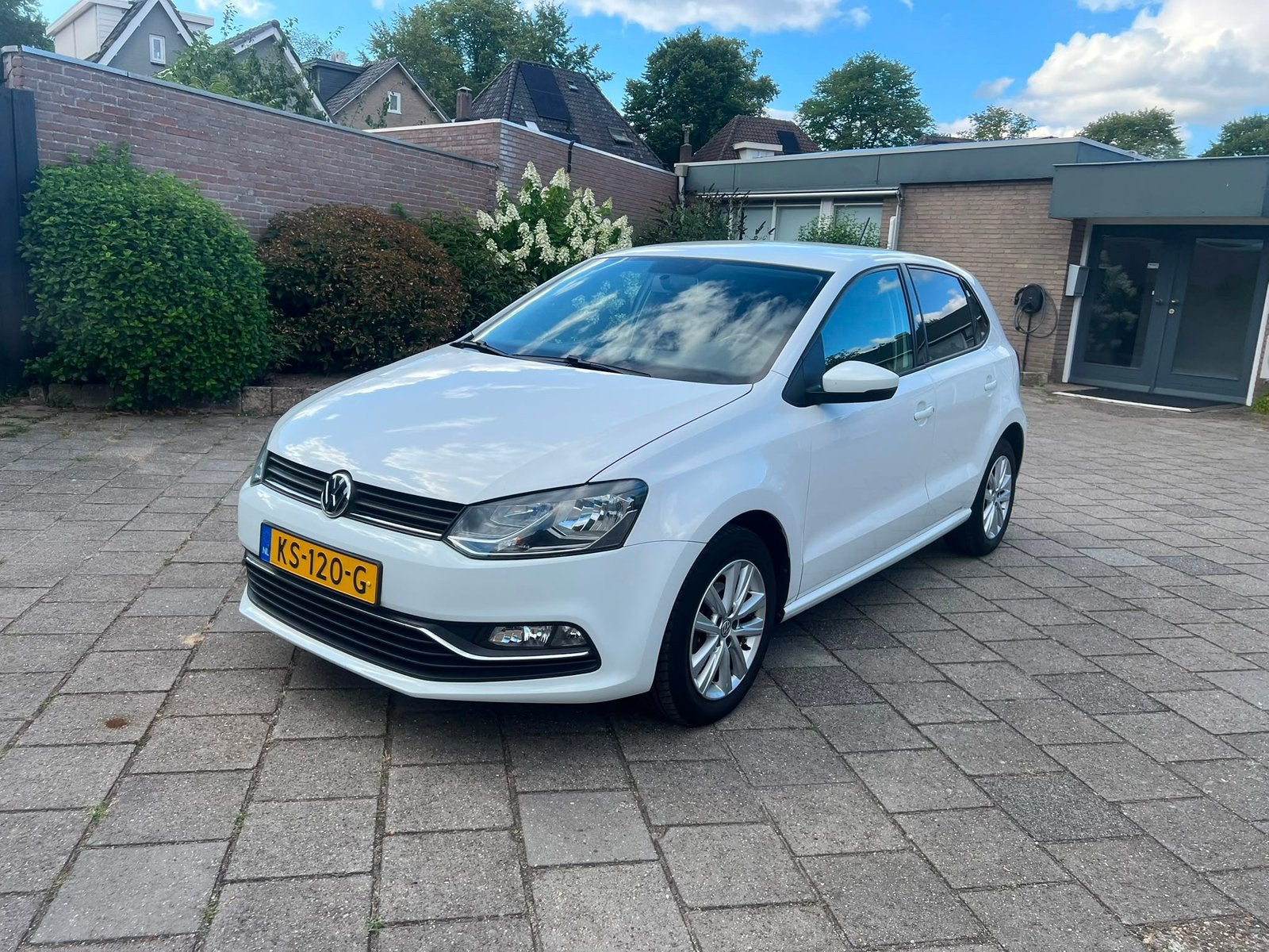 Volkswagen Polo 1.2TSI Comfortline automaat 2016 5-deurs, 40 €/maand, Zwart, 4 cilinders, 1039 kg