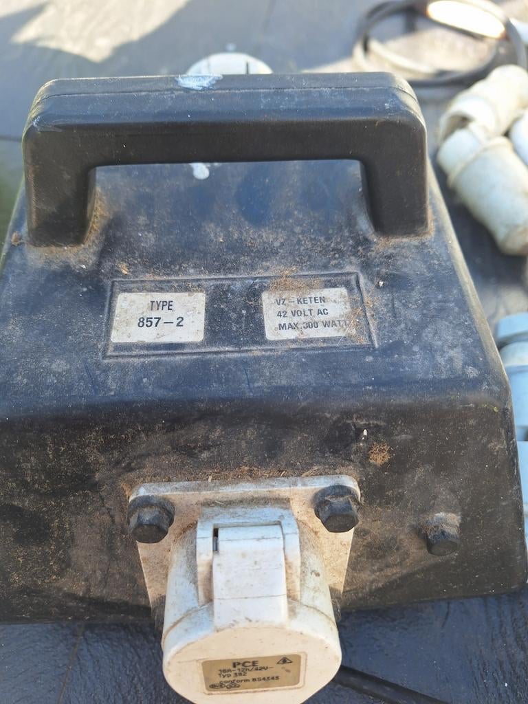 Trafo met 2 bouwlampen 42 volt en looplamp 42v, Ophalen of Verzenden, Gebruikt