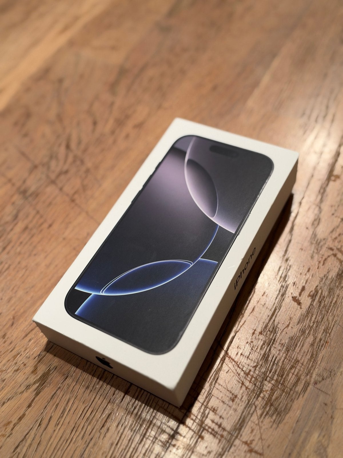 Foto 12 van iPhone 16 Pro 256GB Zwart Titanium - Nieuw OLED scherm