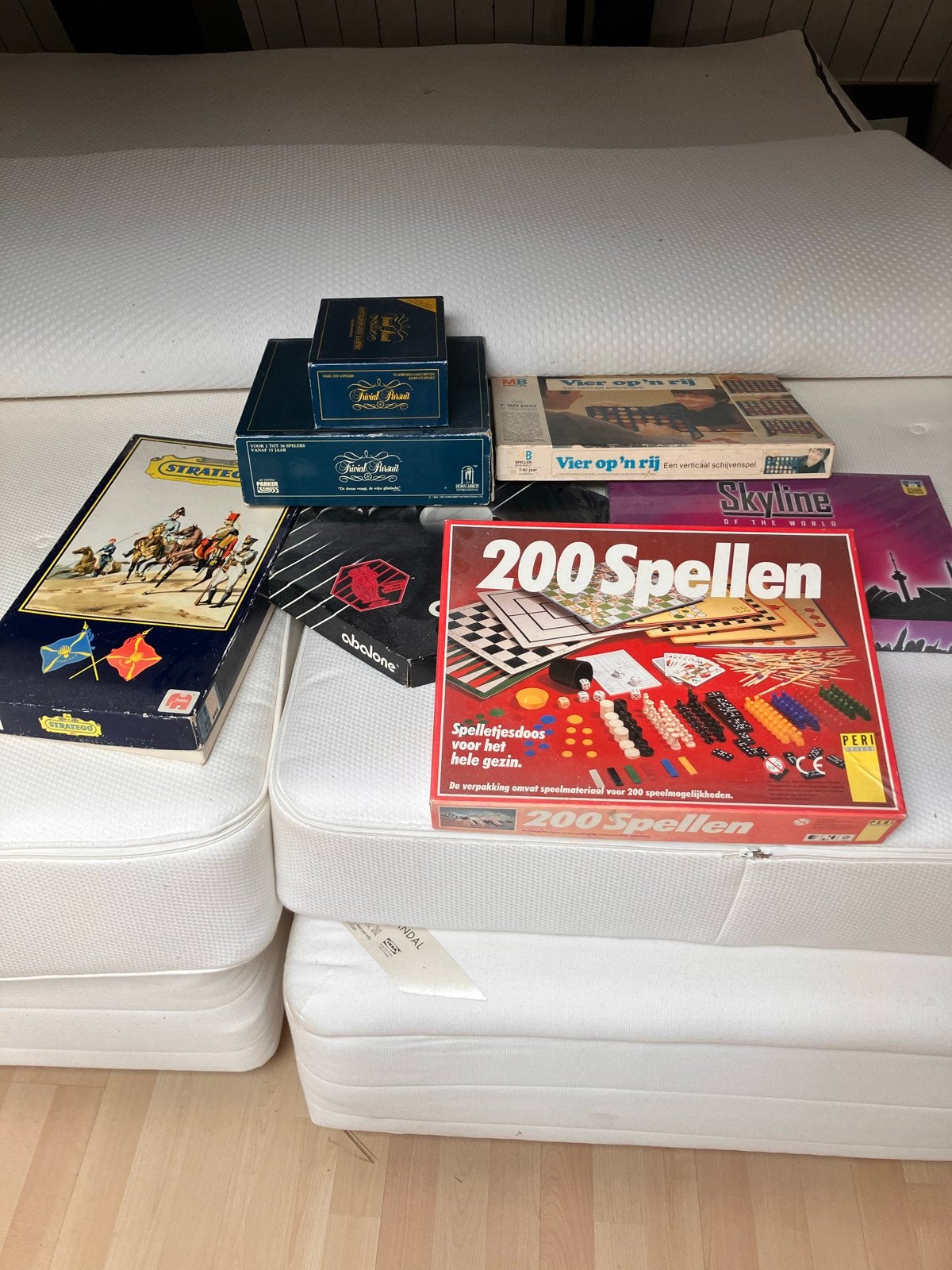 Diverse bordspellen: Stratego, Trivial Pursuit, Abalone, 200, Vijf spelers of meer, Ophalen, Gebruikt
