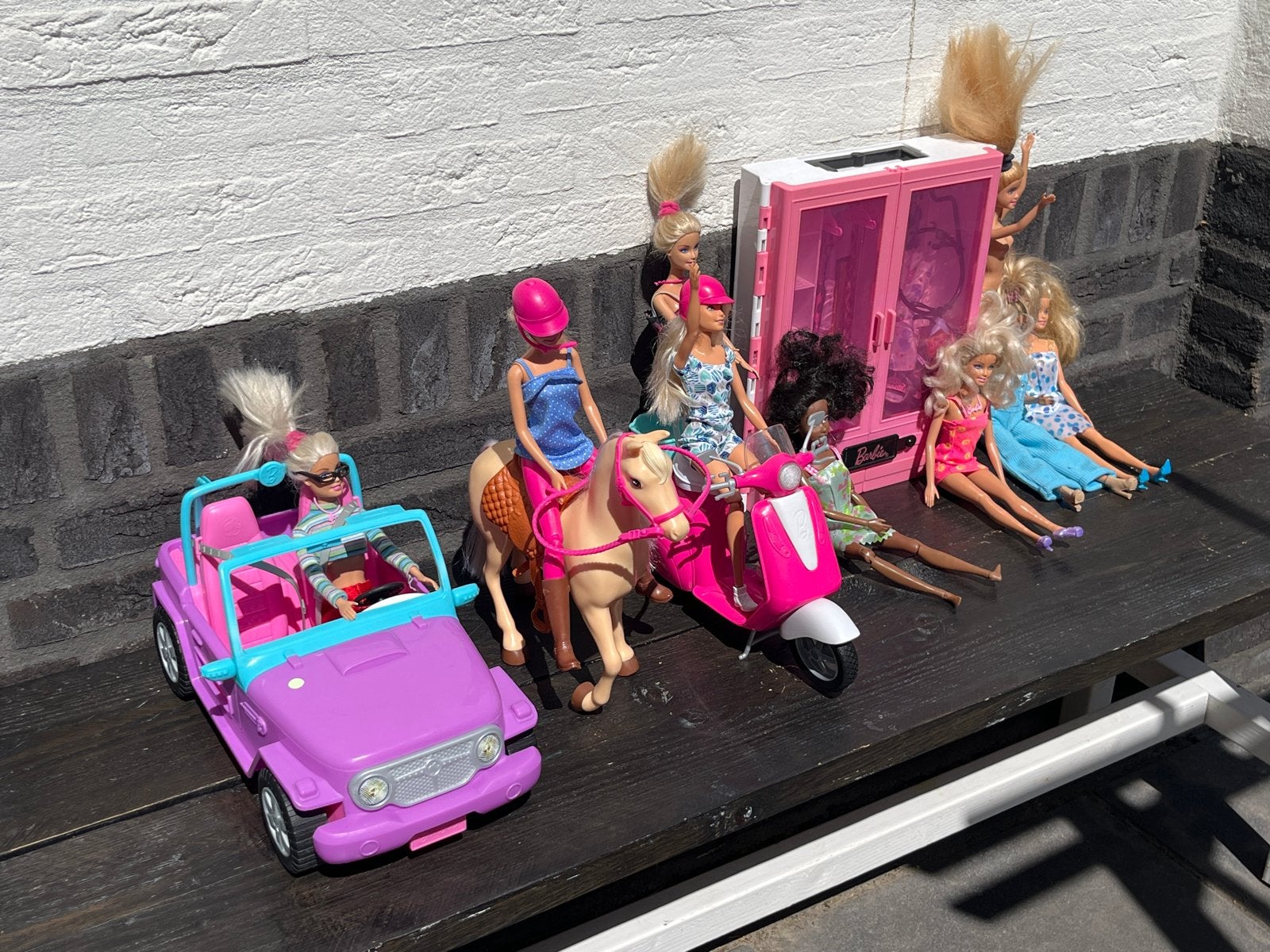 Grote Barbie set met poppen, auto, scooter, paard en kast, Ophalen of Verzenden, Gebruikt, Barbie
