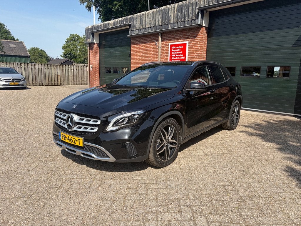 Mercedes-Benz GLA-klasse 180 Camera LED Leder Carplay Navi E, Auto's, Mercedes-Benz, Gebruikt, 4 cilinders, 715 kg, Leder en Stof