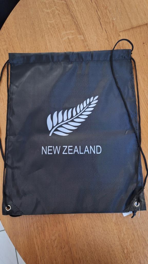 New Zealand Gymtas / Rugzak - Zwart met Varenblad, Overige merken, 25 tot 40 cm, Nieuw, Ophalen of Verzenden