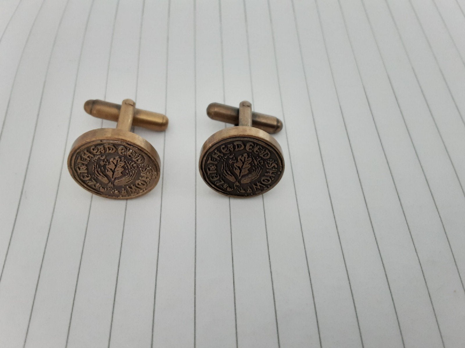 Vintage Manchetknopen met Eikenblad en Tekst, Ophalen of Verzenden, Gebruikt, Overige materialen