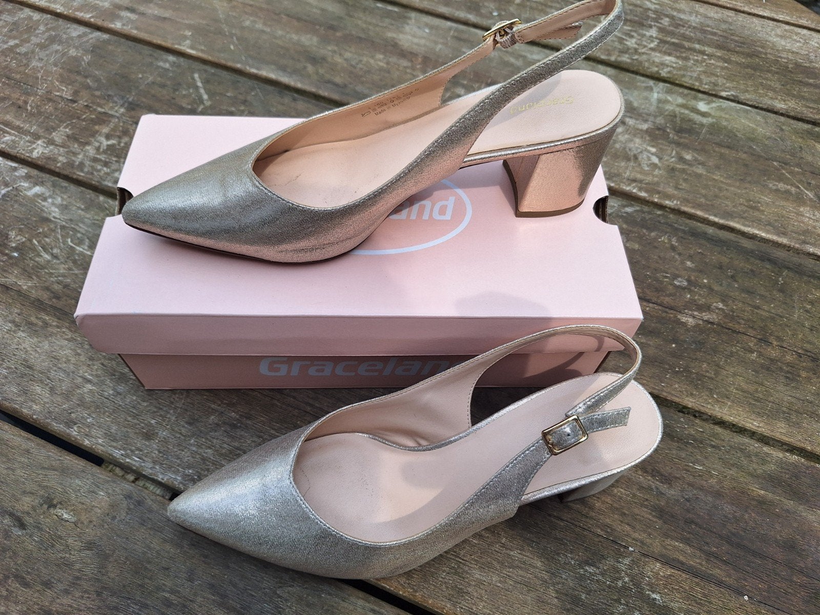 Gouden gala schoen maat 41, Ophalen of Verzenden, Zo goed als nieuw, Overige kleuren, Sneakers of Gympen