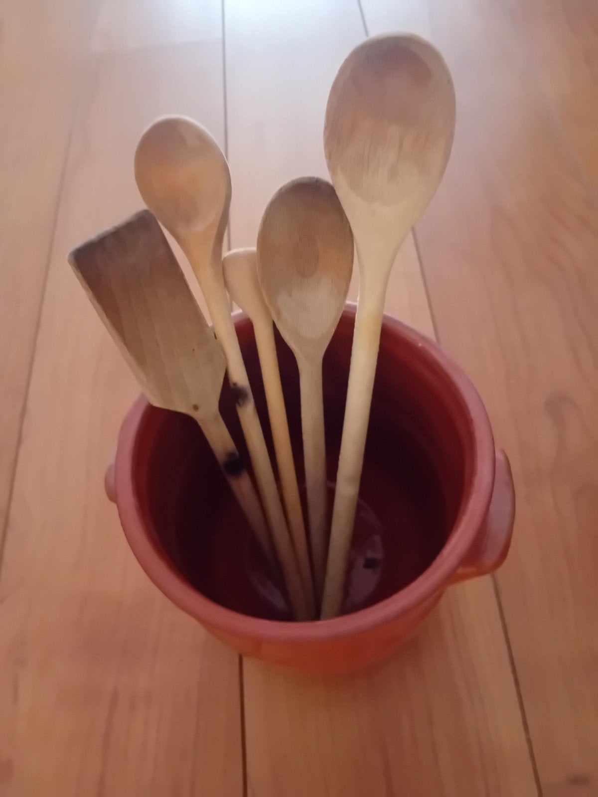 Houten keukengerei in terracotta pot, Huis en Inrichting, Ophalen, Hout, Overige typen, Gebruikt