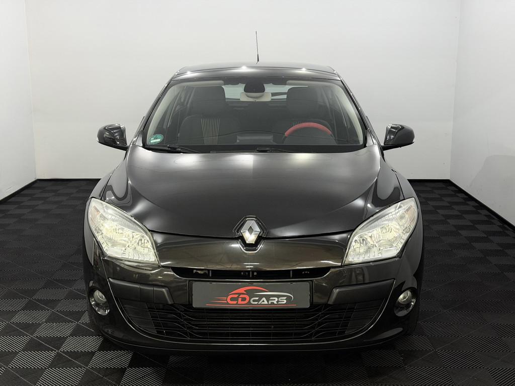 Renault Mégane 1.4 TCE Celsium Clima, Navi, Keyless start,, Voorwielaandrijving, Euro 5, Gebruikt, 4 cilinders