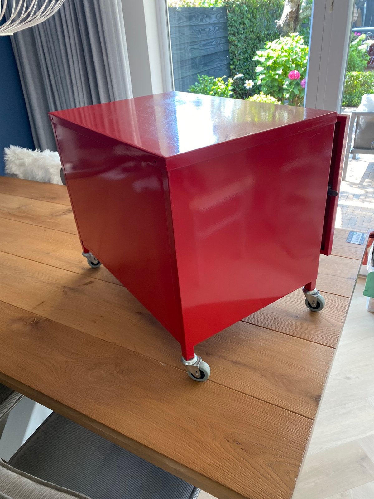 Locker kastje rood, Ophalen, Gebruikt